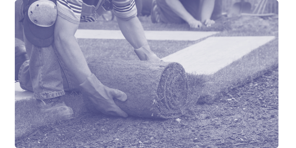 Un paysagiste sur un chantier création Un paysagiste sur un chantier création